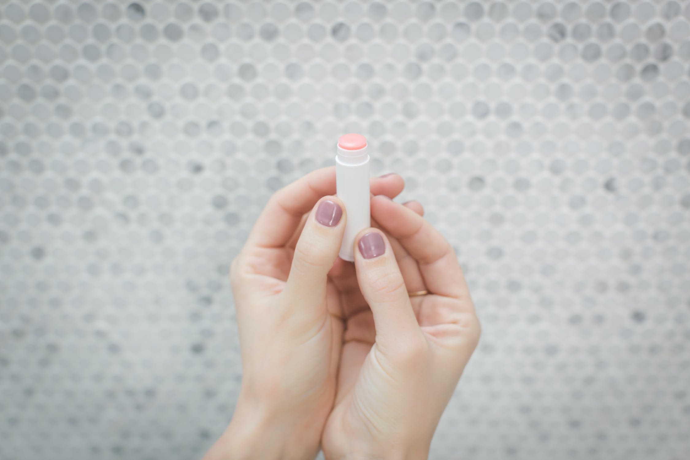 7 Perlengkapan Skincare yang Patut Dibawa Saat Liburan